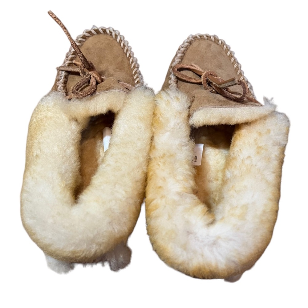 SOLD L.L. Bean Wicked Good Lamb Fur Lined Leather Moccasins Camel Tan Women’s - Picture 4 of 10